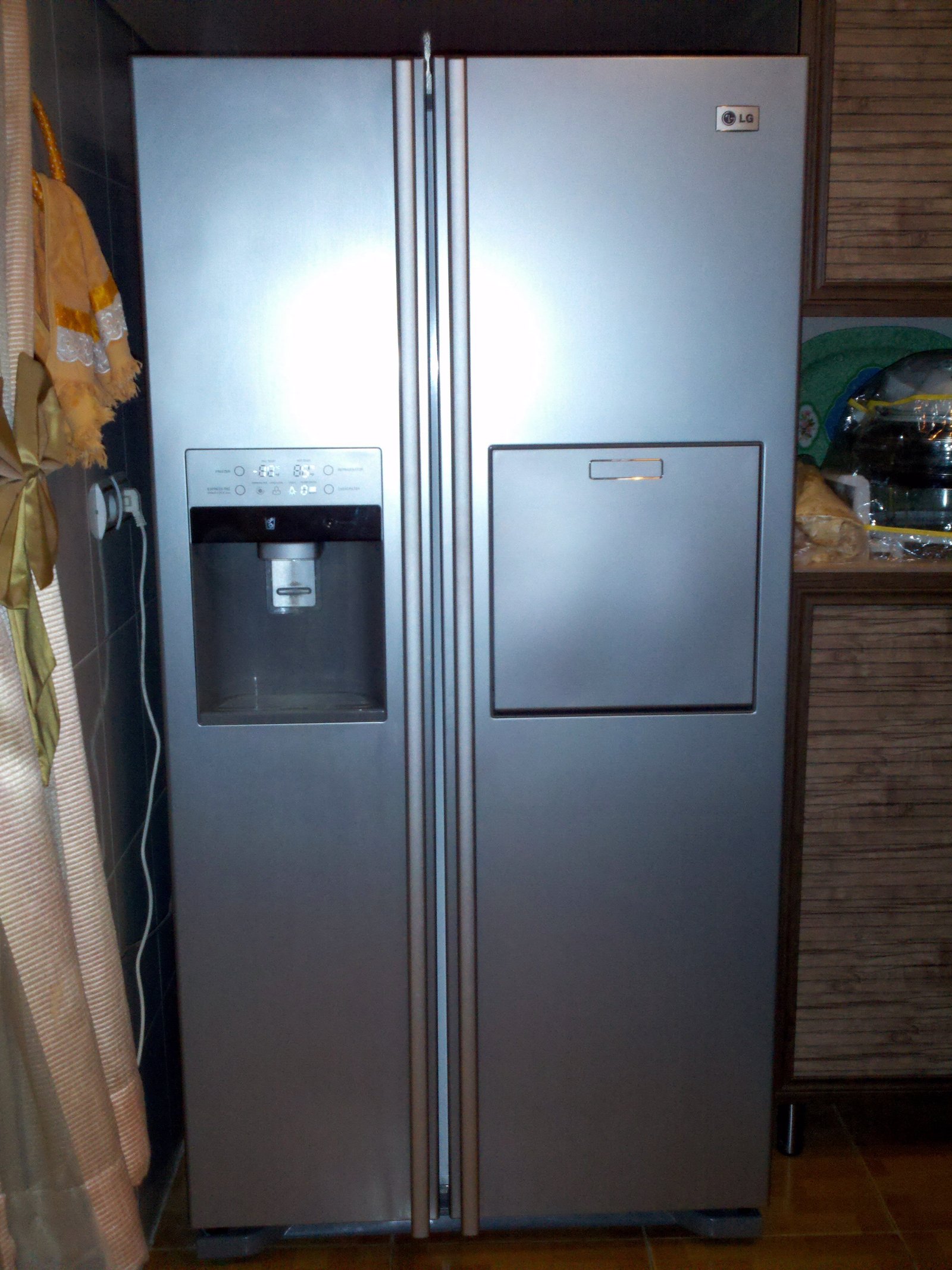 Commercial refrigeration display